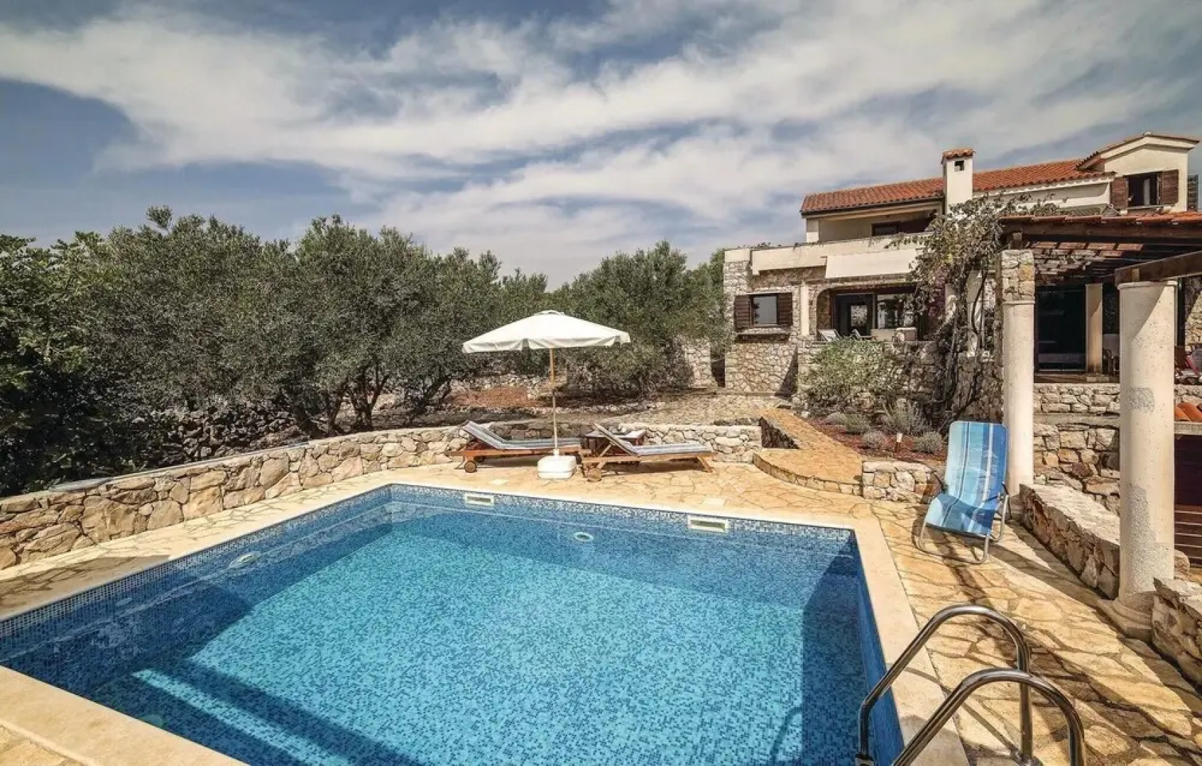 Beautiful Home in Drvenik Mali With Wifi and 5 Bedrooms