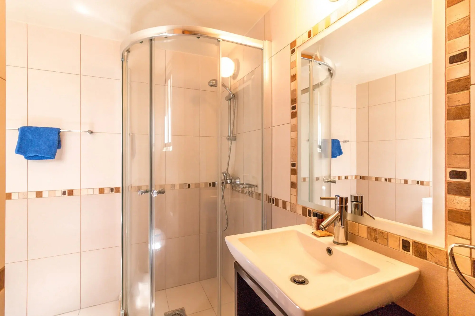 Hill View Restaurant & Apartments