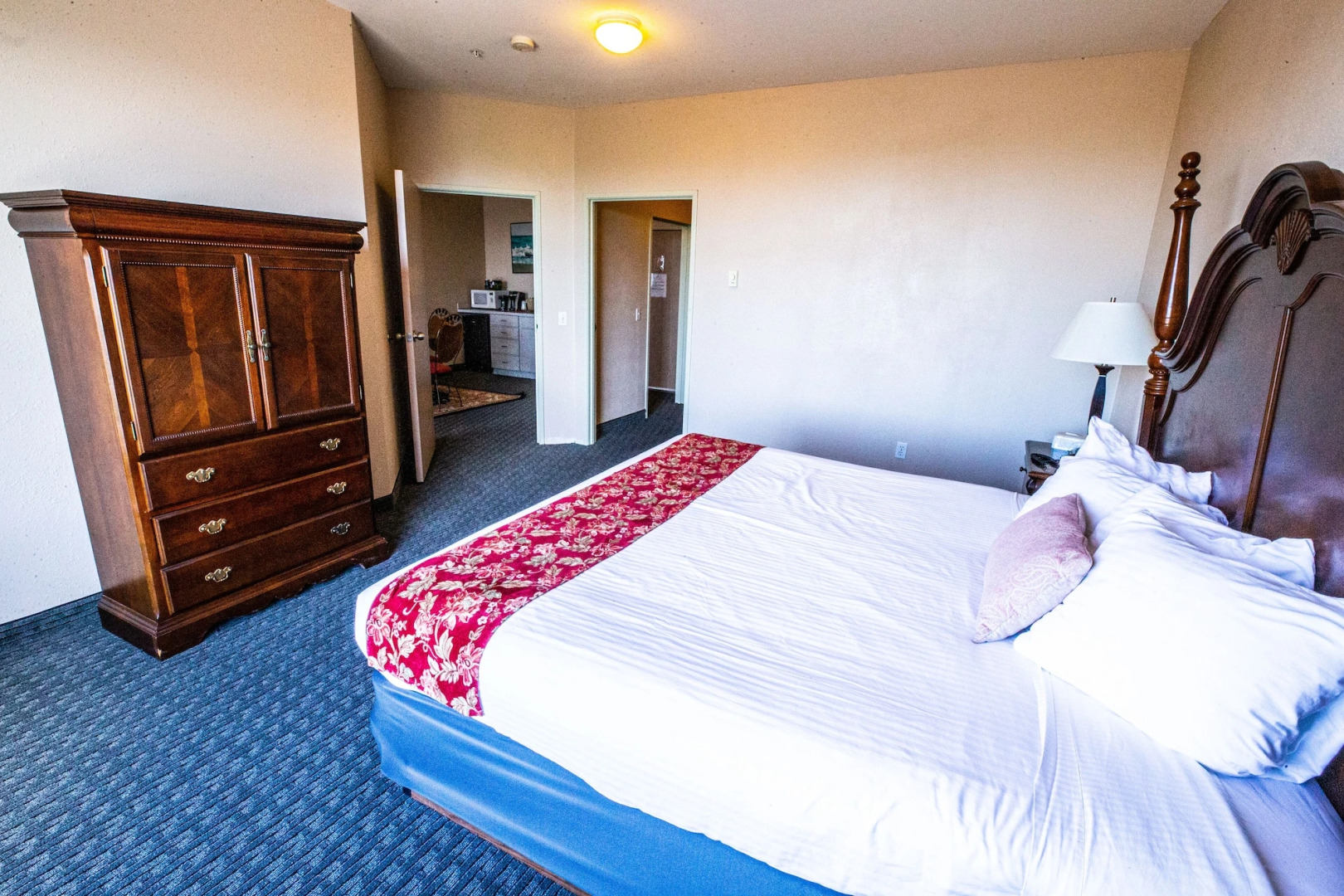 BayVue Hotel, Resort and Suites