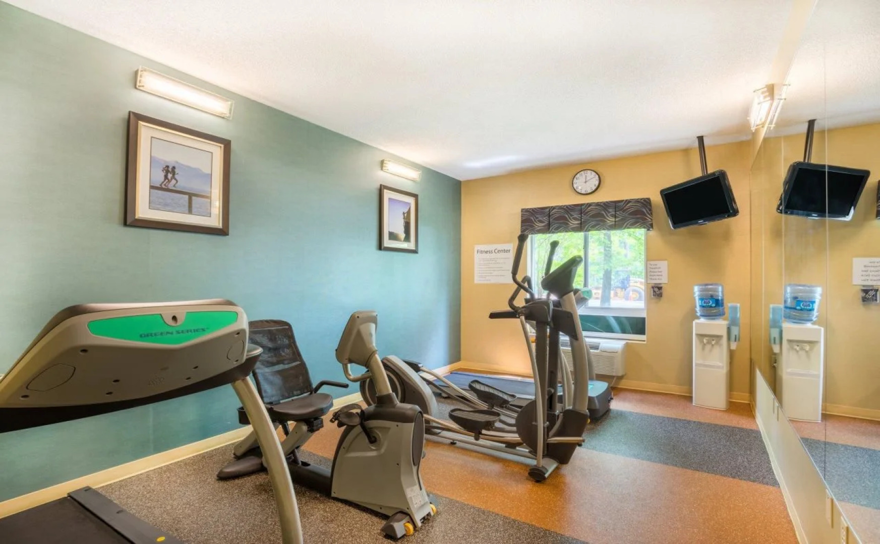 Holiday Inn Express Hotel & Suites Woodbridge by IHG