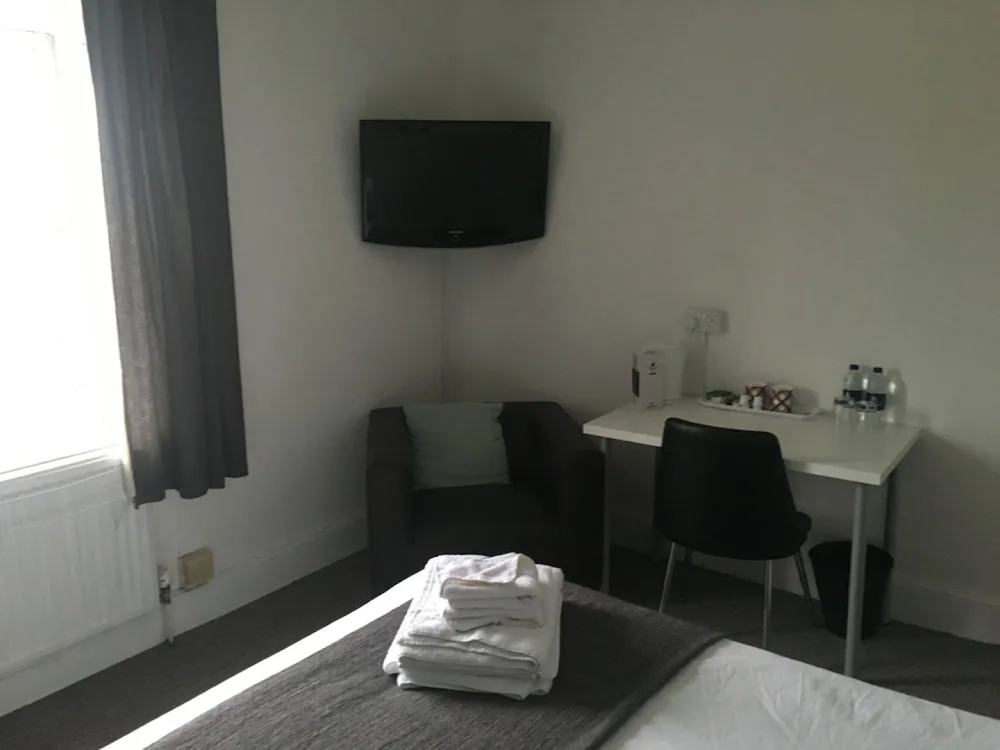 The Crown Inn - By Blunt Bars