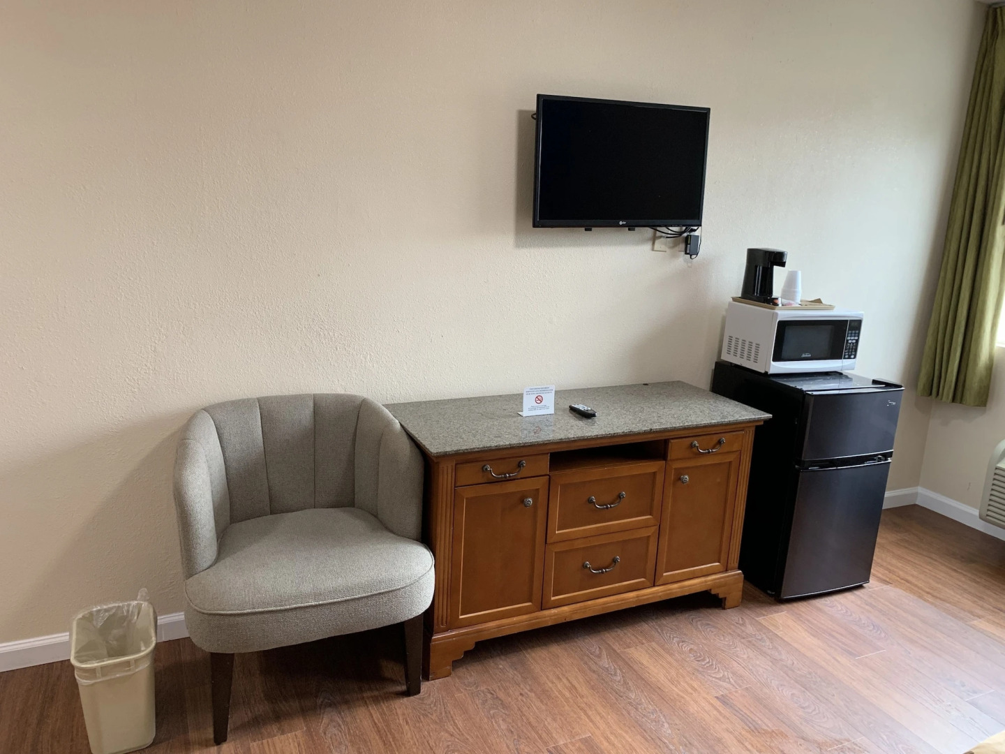 California Inn and Suites Bakersfield