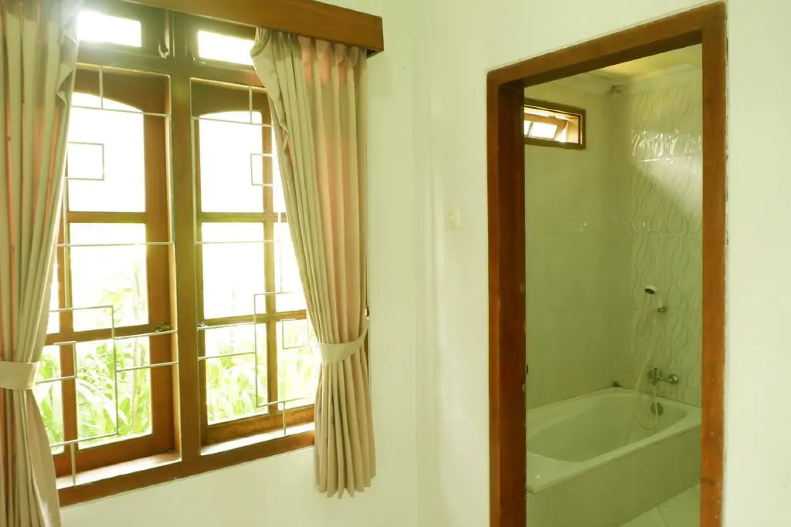 OYO 517 Hotel Arjuna Lawang