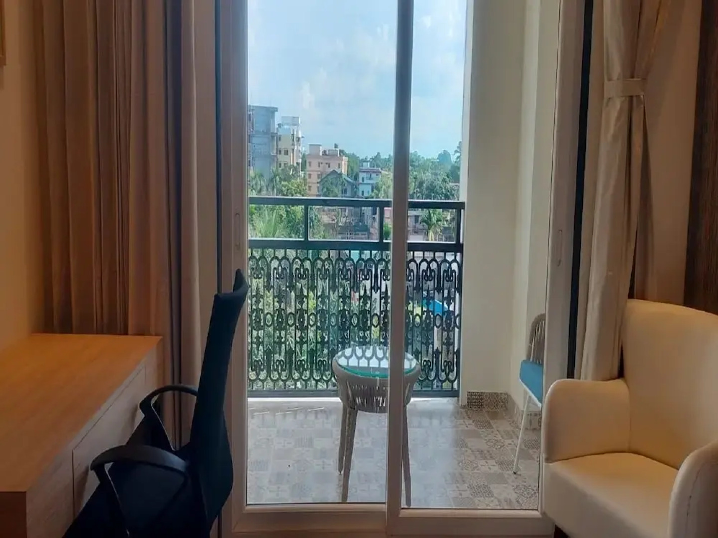 The White IBIS A Boutique Hotel