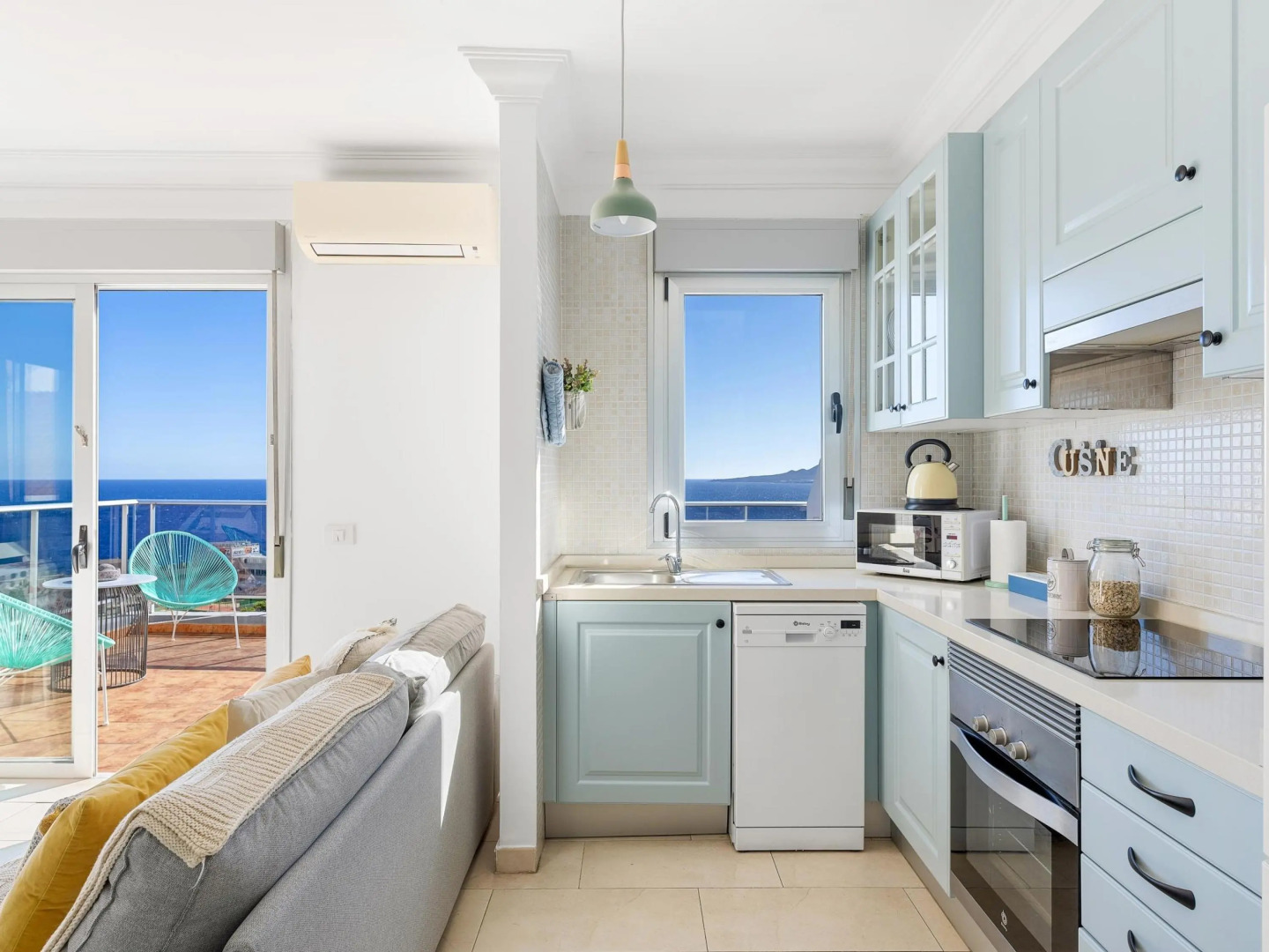 Boutique loft with BBQ terrace and ocean views