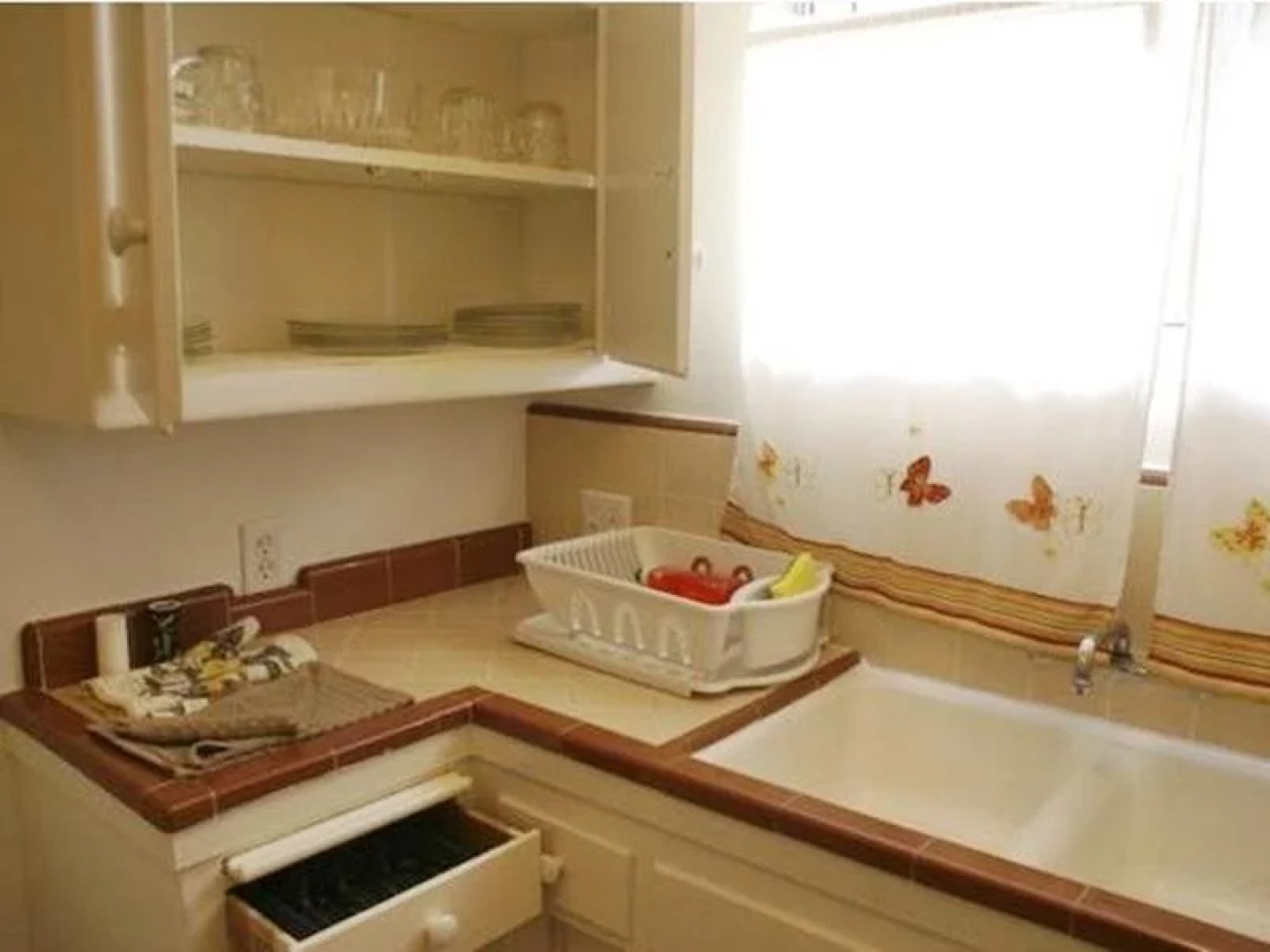 Cal Mar Hotel Suites