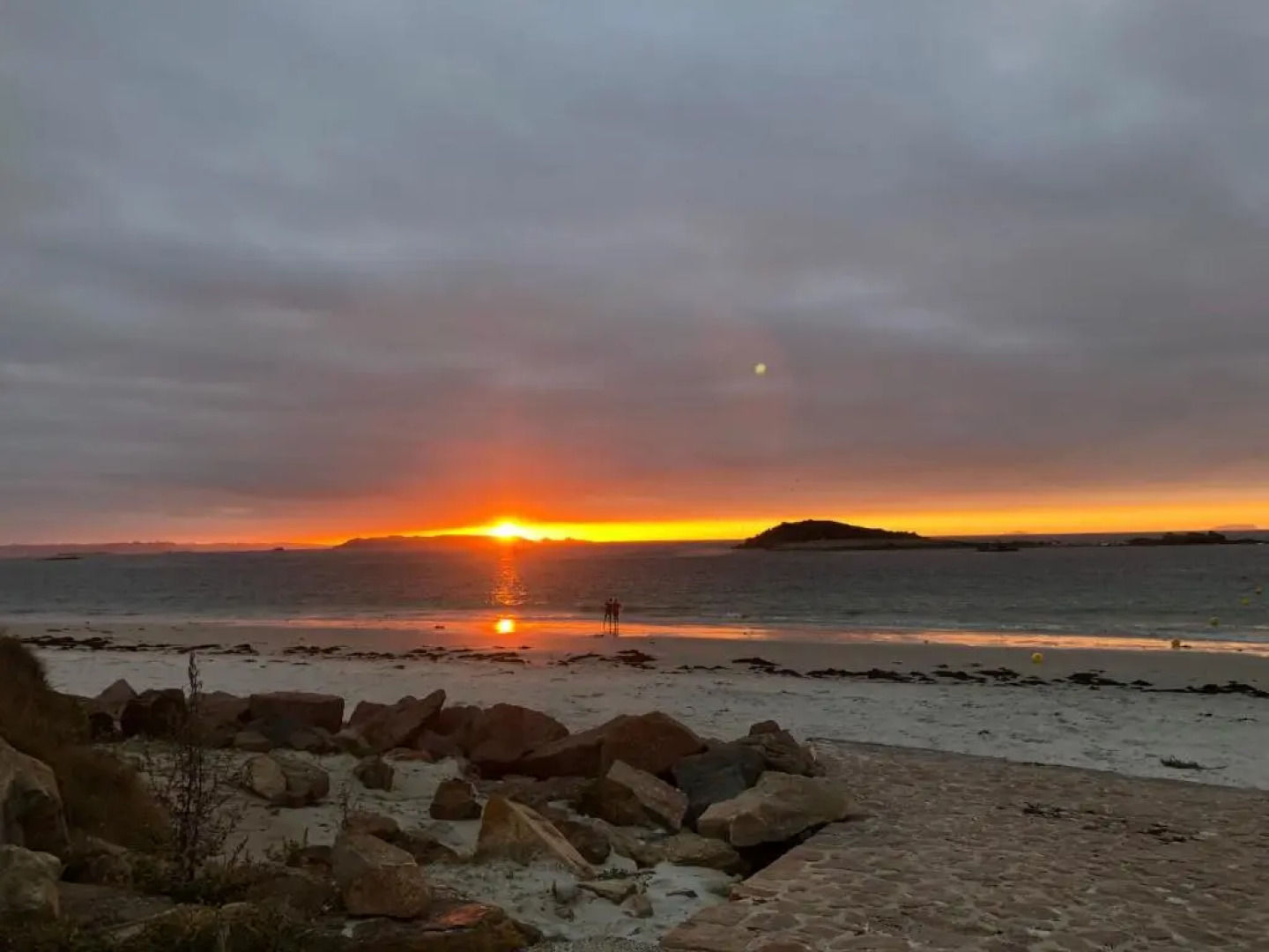 Grande Maison, les pieds dans l'eau, Vacances Bord de Mer (50m de la plage).
