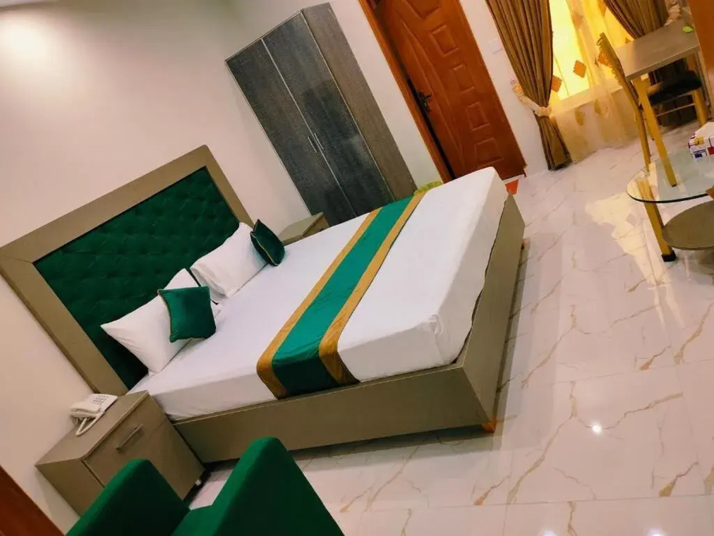 Park view family hotel