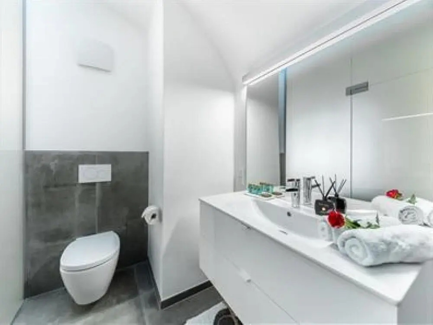 Townhouse Art Collection With Terrace Private Parking King Bed and Air Conditioning