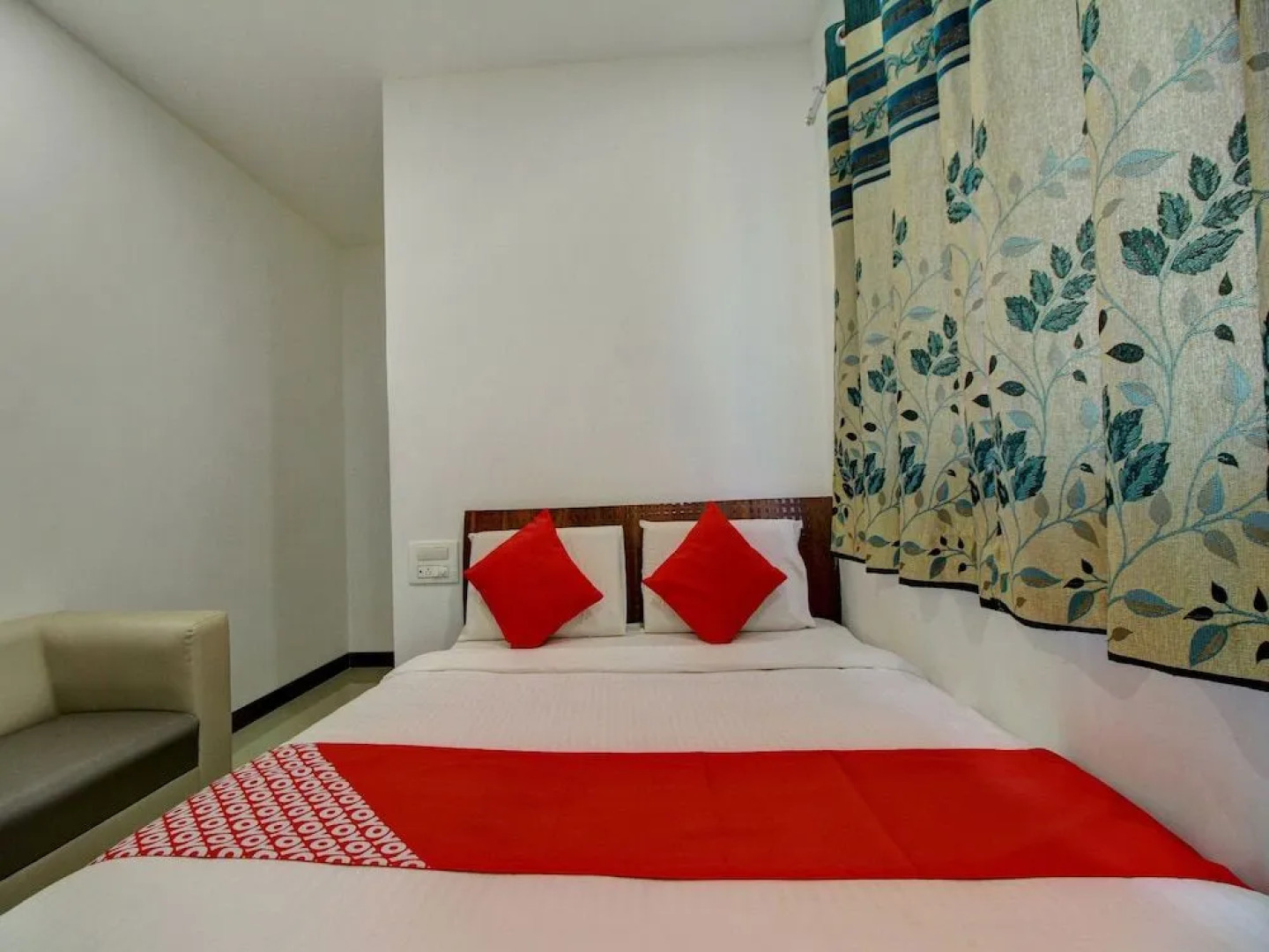 OYO 17386 Jaya Mourya Lodge