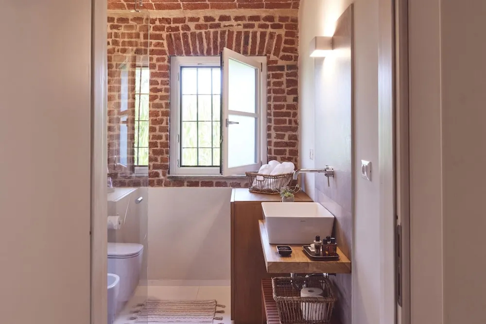 AQVAE Unconventional Country House
