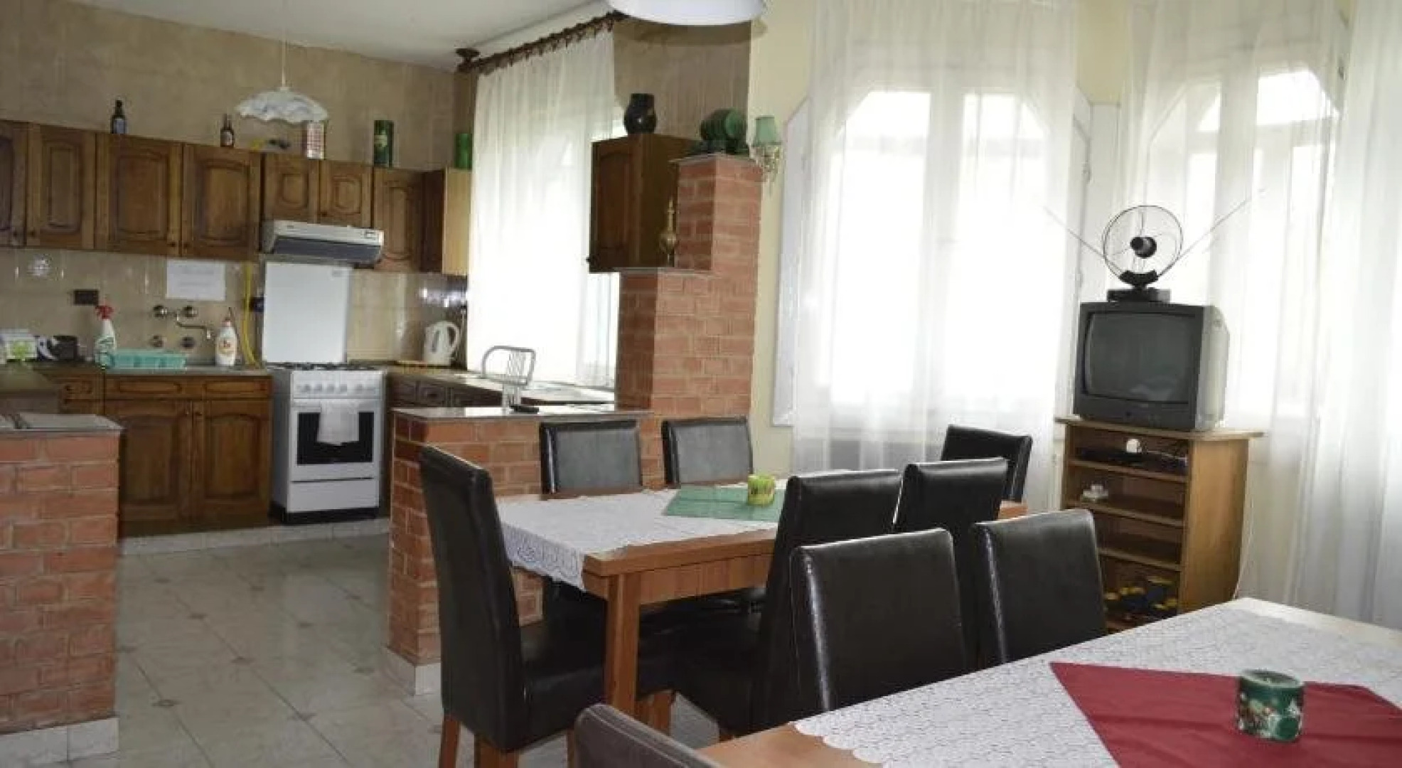 Laci Maganszallashely