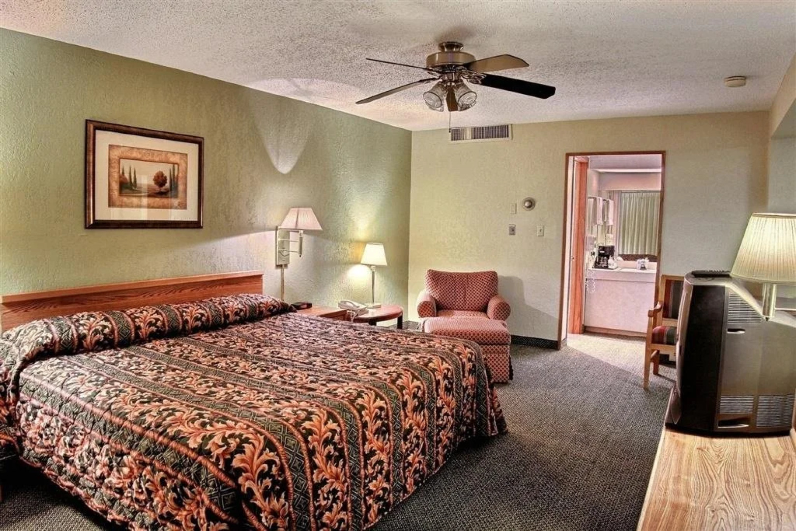 Highland Hotel And Convention Center