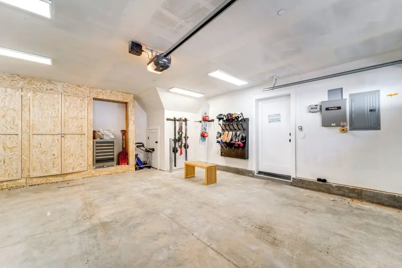 Luxe Soda Springs Cabin: Hot Tub, Forest-view Deck