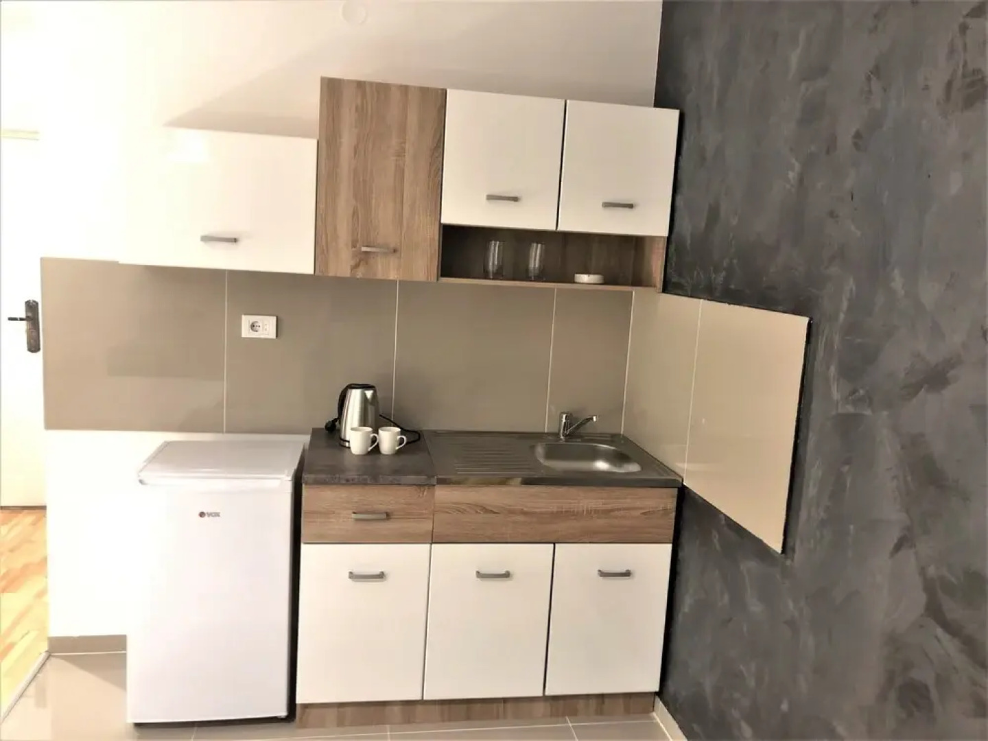 Airport Belgrade R Apartments Hotel