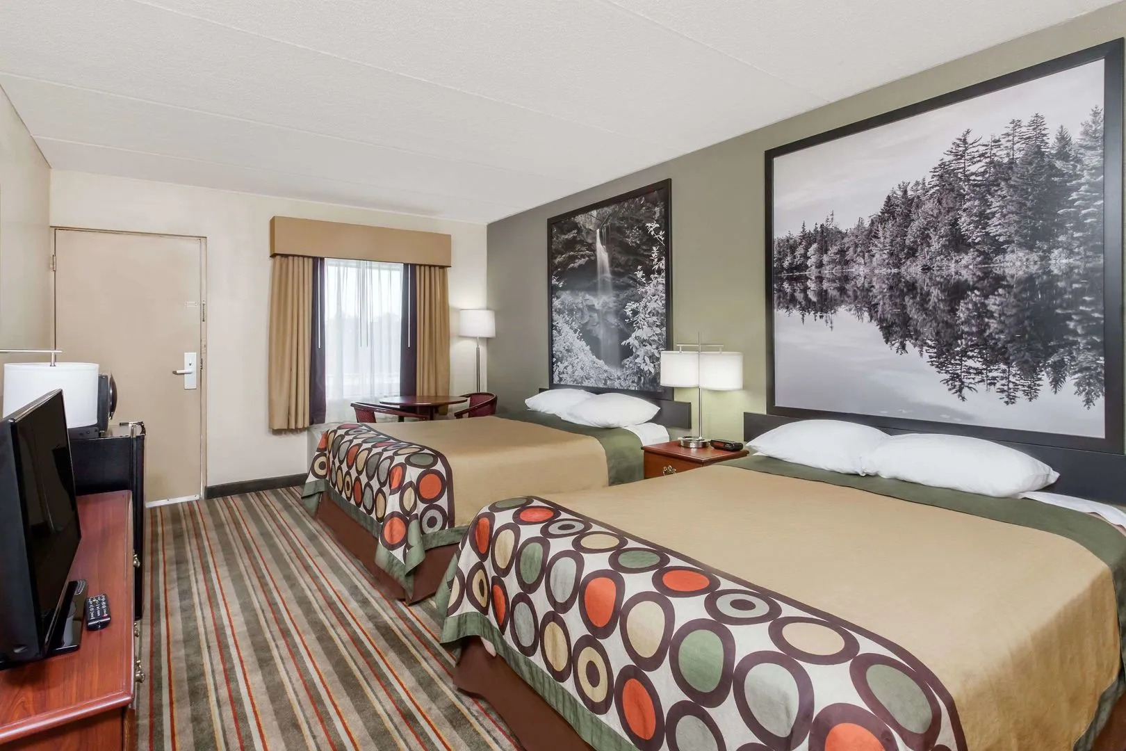 Clarion Pointe Valley Inn