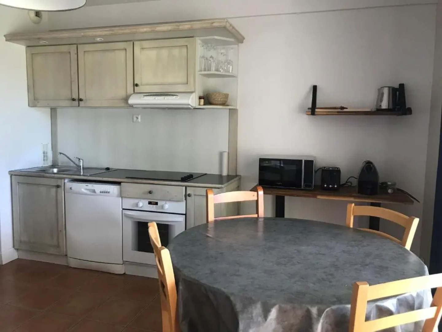 Les terrasses du Liouquet T2, piscine , parking , mer à 150 m