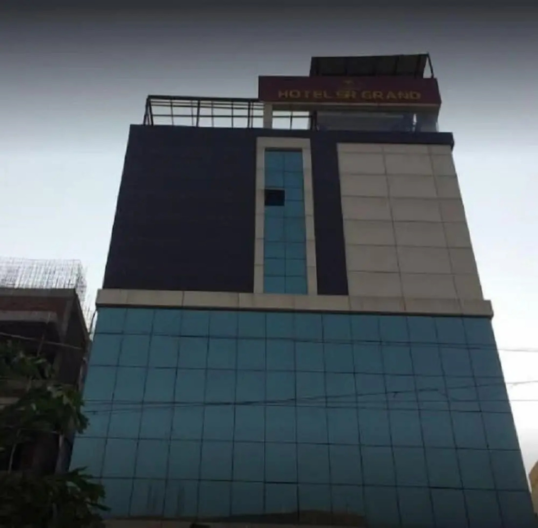 Iroomz Hotel SR Grand