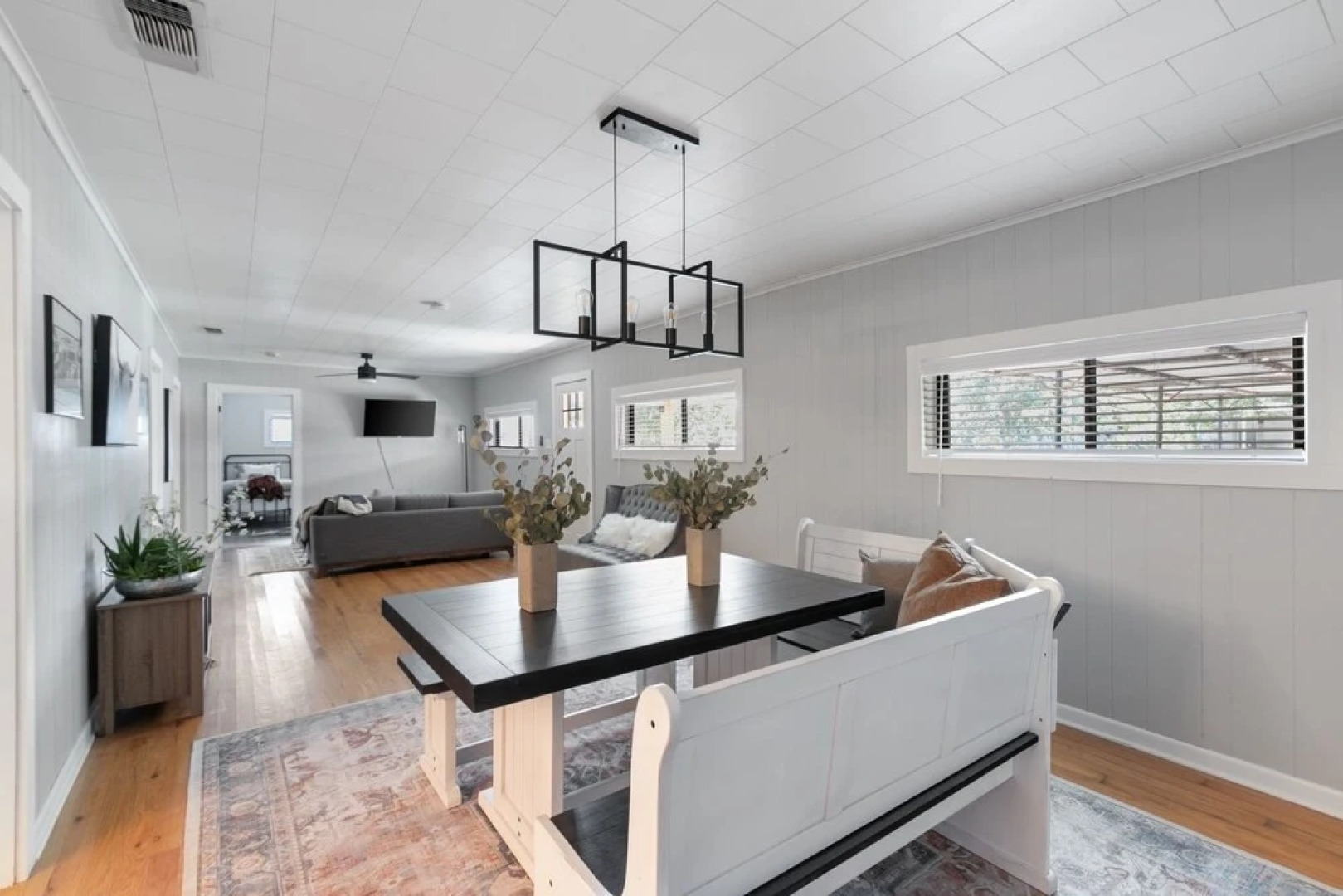 Altes Eckert Stolz 3 Bedroom Home by RedAwning