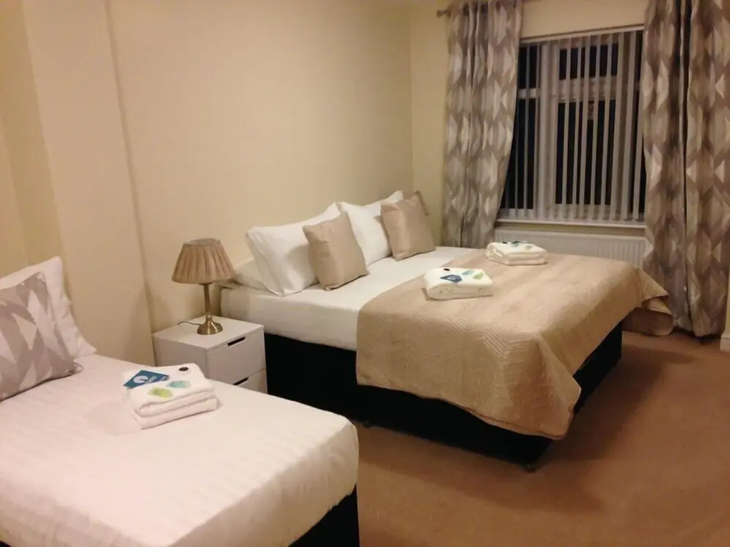 The Flintshire - 3 Bedroom House With Parking - Sleeps up to 8