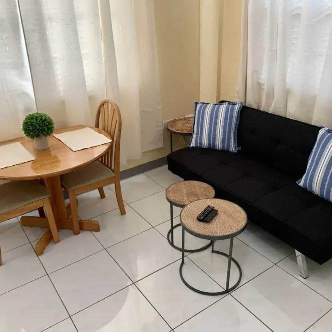 3 Suites Free Breakfast Steps to Beach