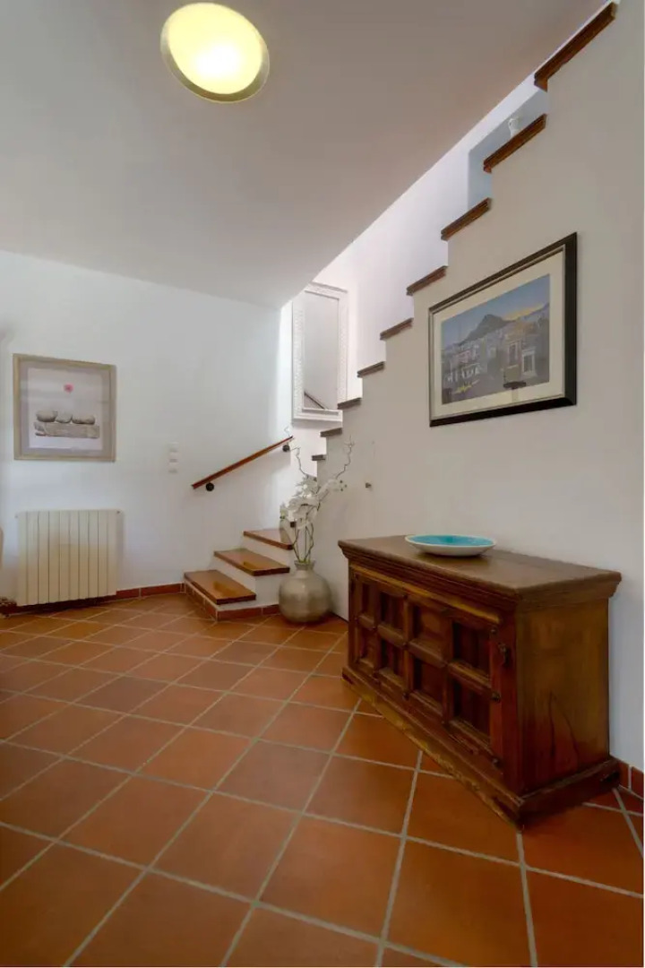 Traditional res next to Acropolis