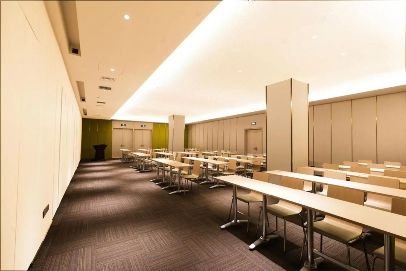 JI Hotel (Changji Huanyu Square)
