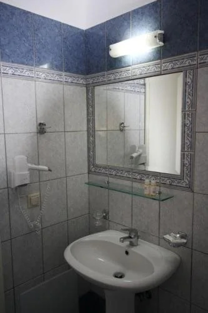 Konstantinos Hotel & Apartments