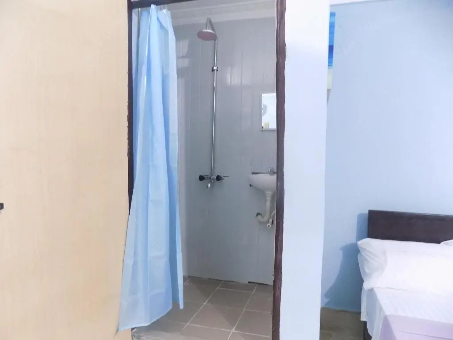 Posh Apartments and Hotel