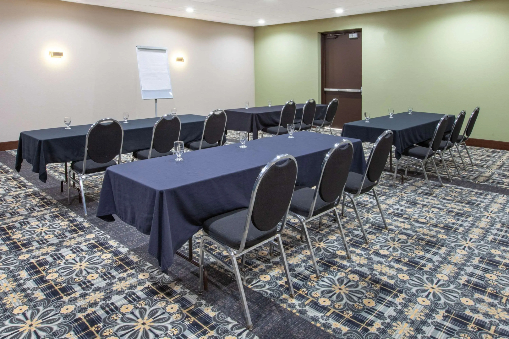 Days Inn & Suites Grand Rapids Near Downtown