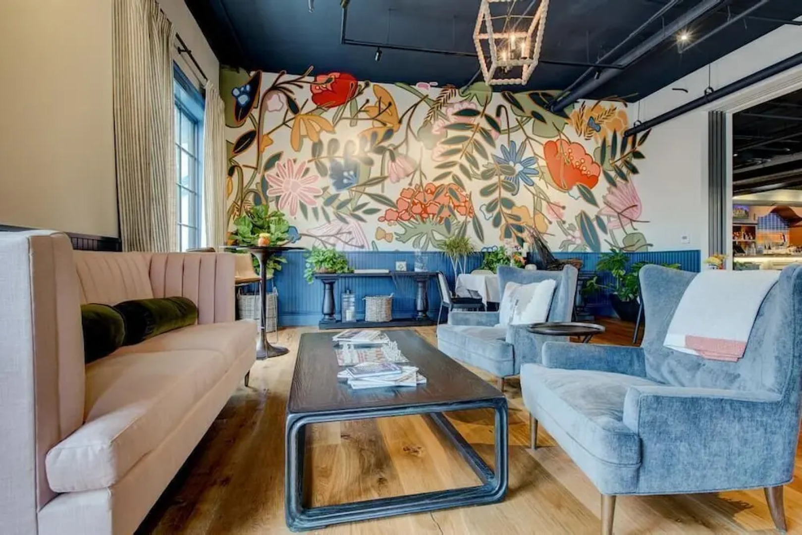 Elwood Hotel & Suites