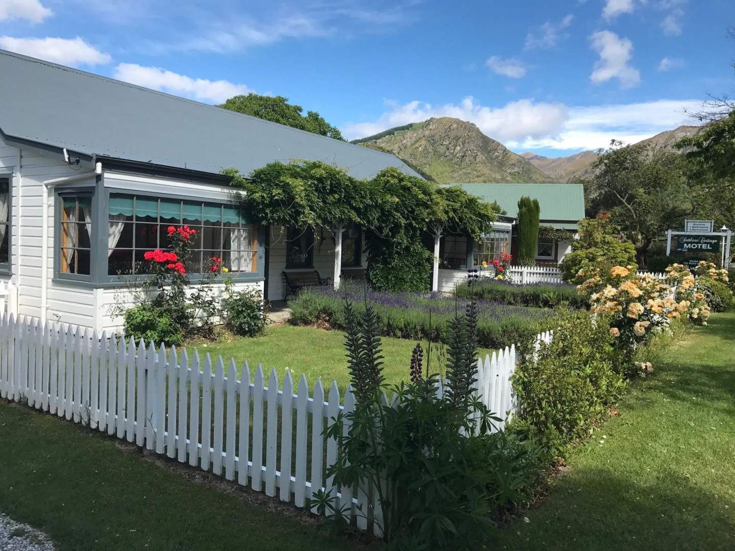 Settlers Cottage Motel