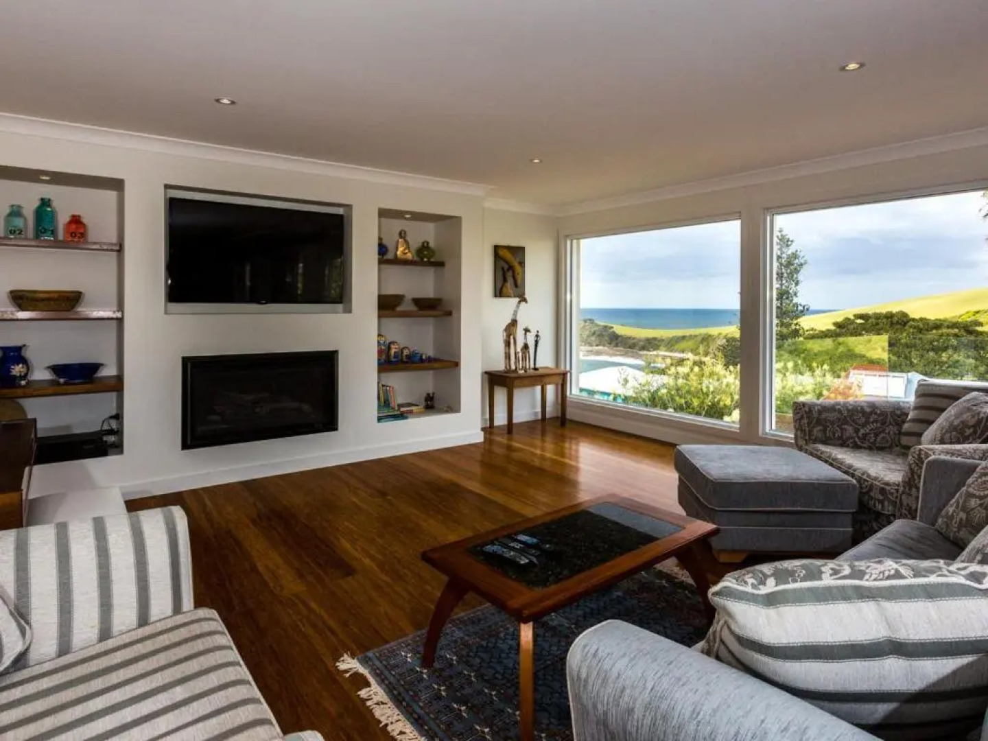 WHALE WATCH FOR FOUR Gerringong 4pm check out Sundays