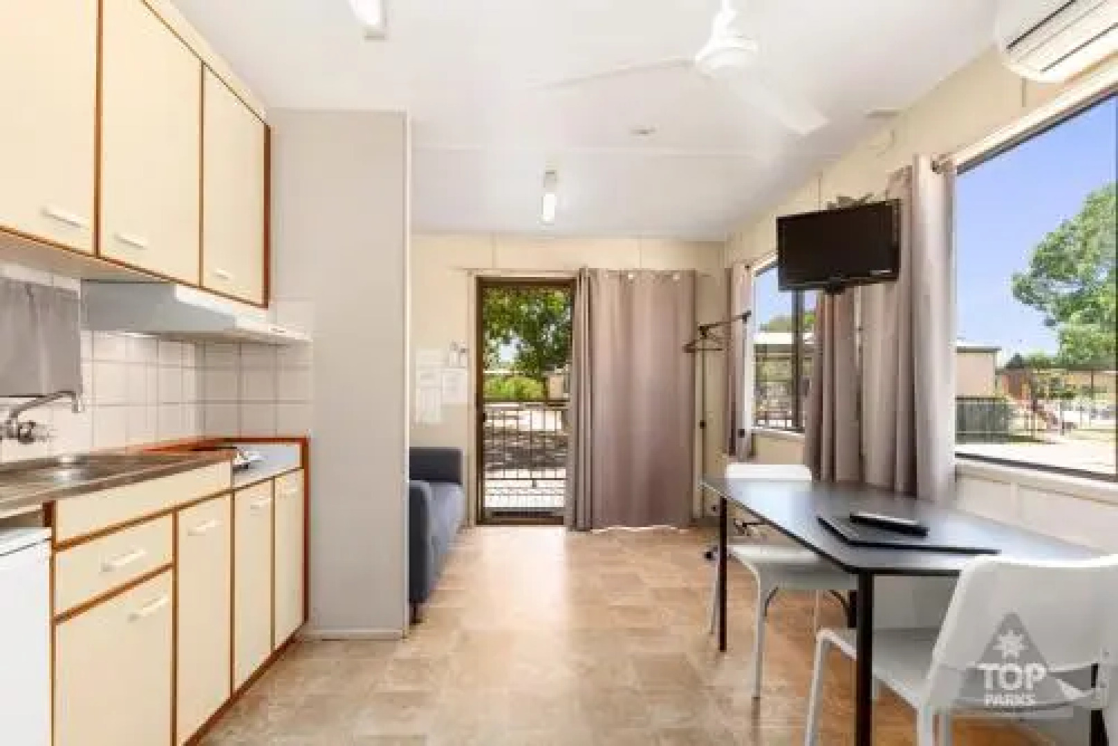 Sunset Top Tourist Park