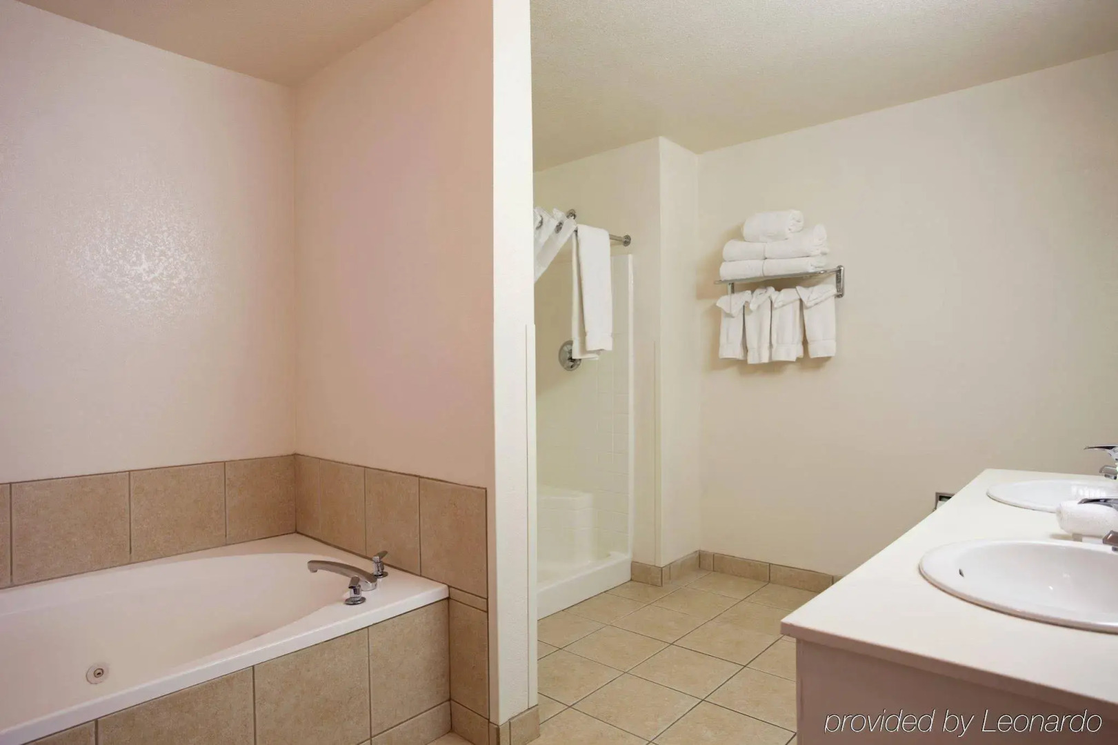 Holiday Inn Express Show Low by IHG