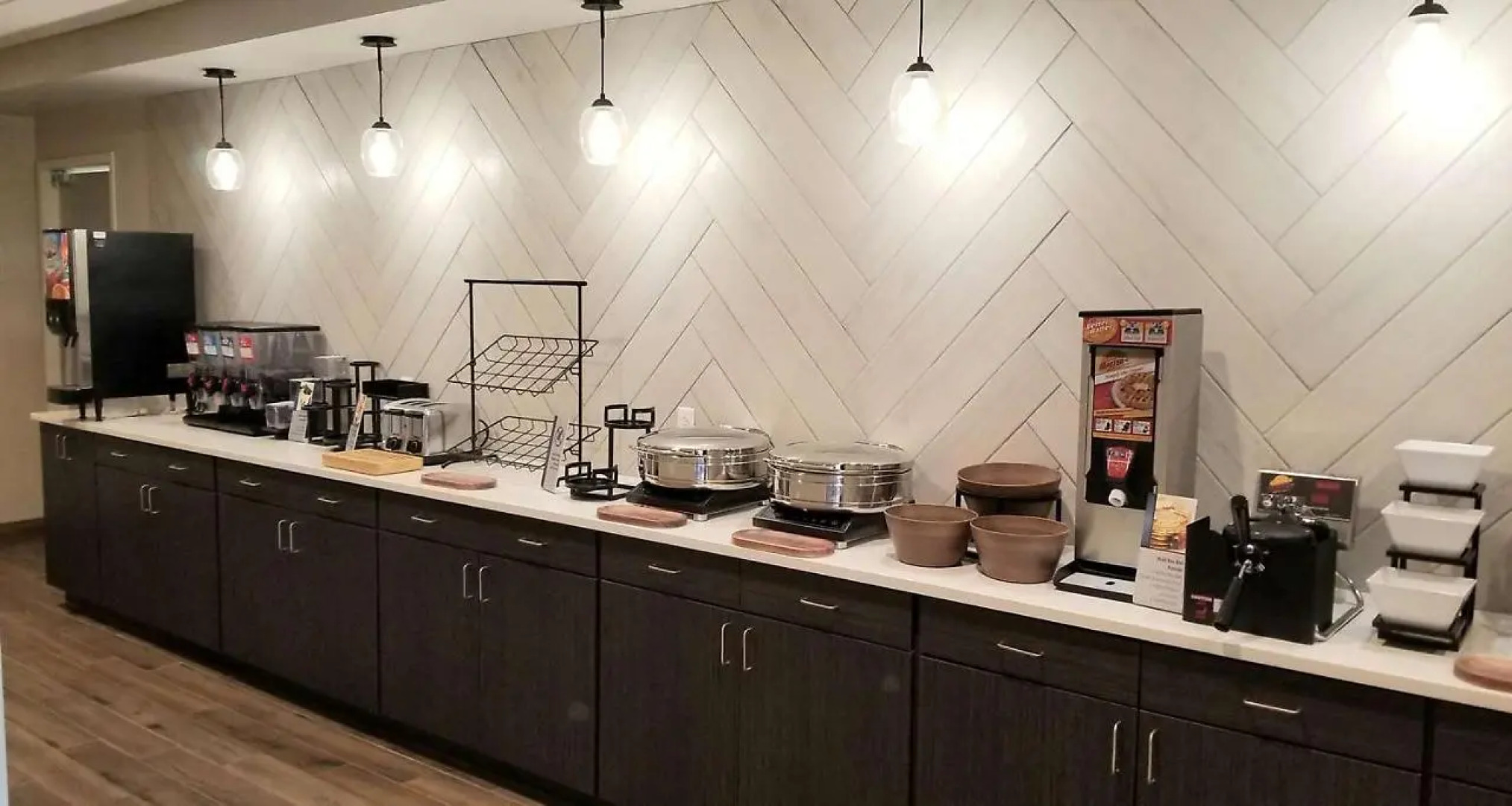 B/W Plus Elizabethtown Inn & Suites