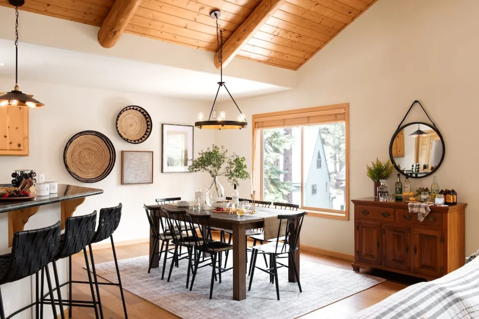 Red Fox by Avantstay Tahoe Home in the Woods w/ BBQ & Outdoor Dining!