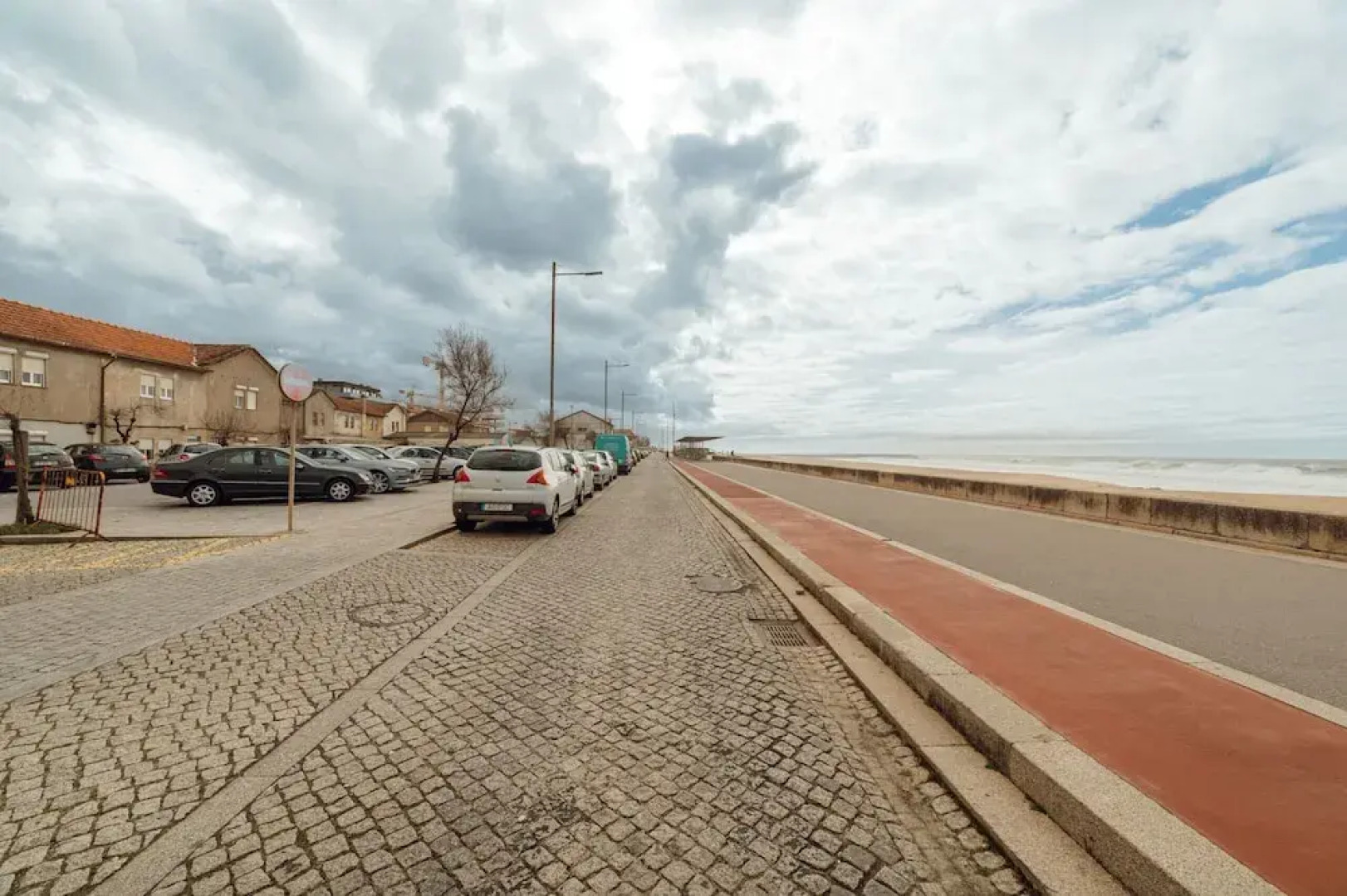 Espinho Seawalk AND Seaview by Vacationy