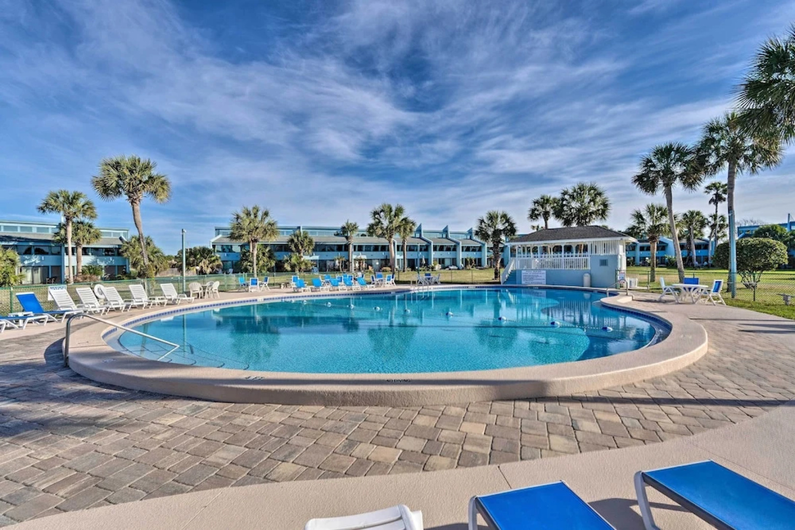 PCB Escape w/ Pool & Beach Access, Beach Chairs!