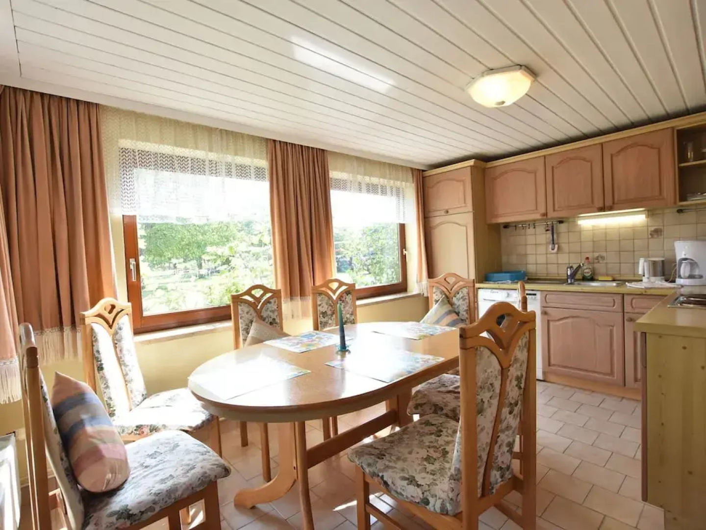 Exquisite Mansion in Pugholz near Sea