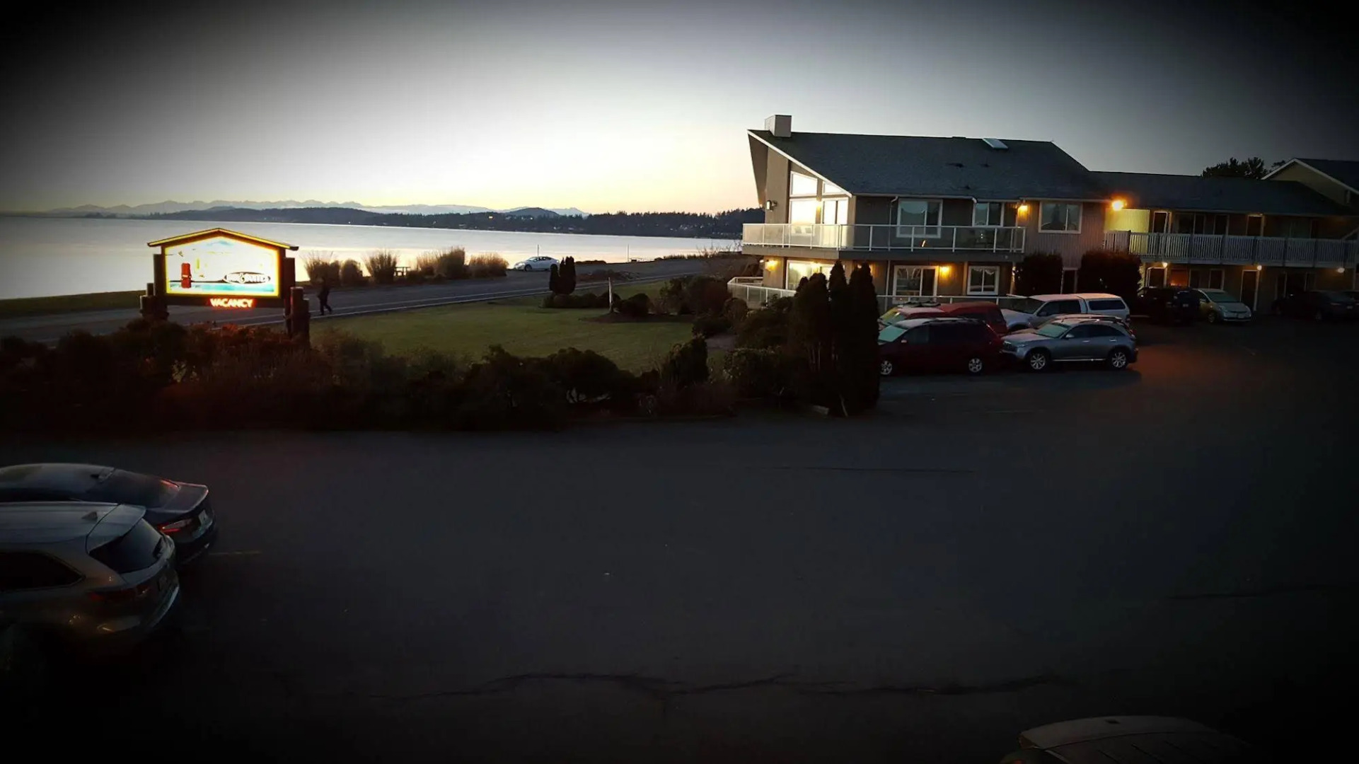 The Cedarwood Inn & Suites