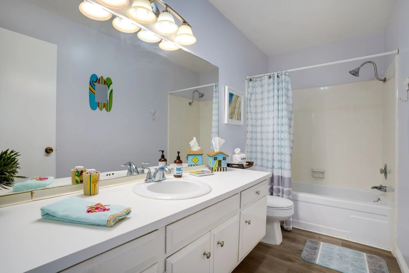 Viva Ventura: Duplex With Patio - Walk to Beach!