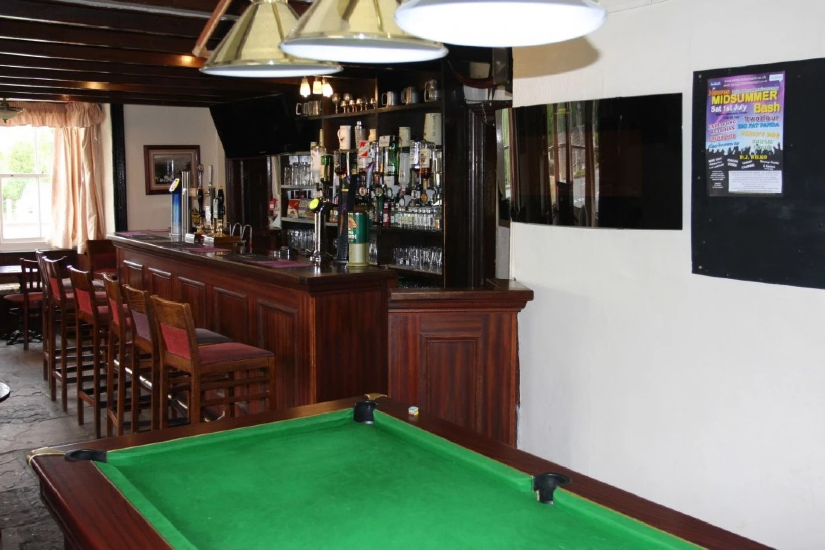 OYO Rose & Crown Hotel