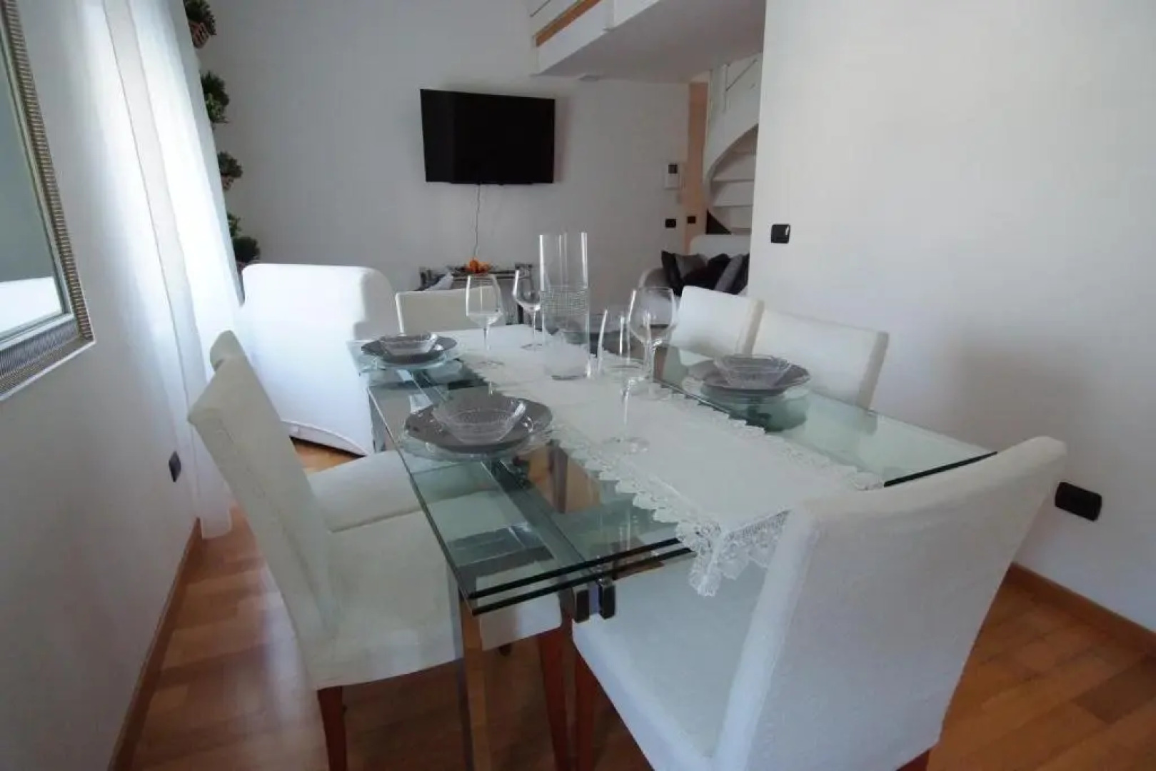 White Residence Apartment