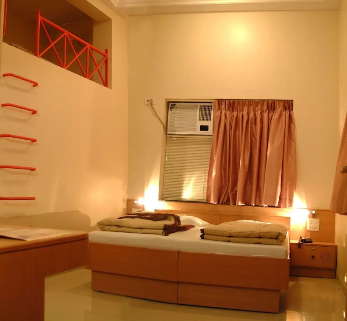 Hotel Ravi Kiran