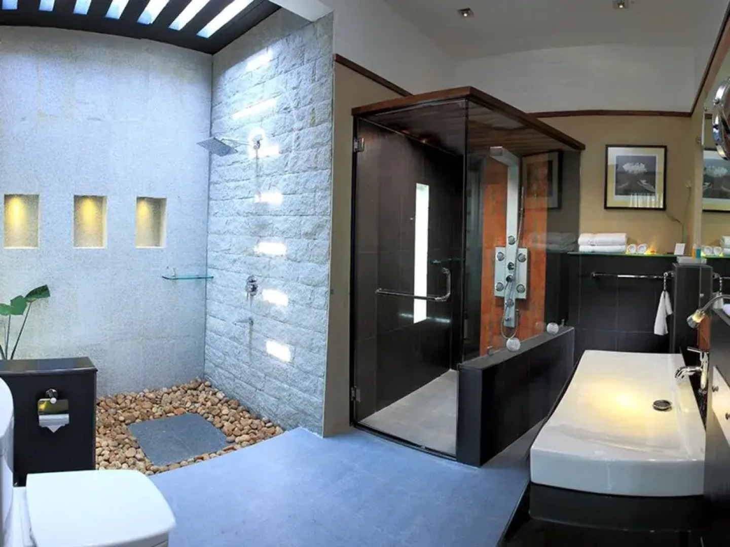 Aanavilasam Luxury Plantation House