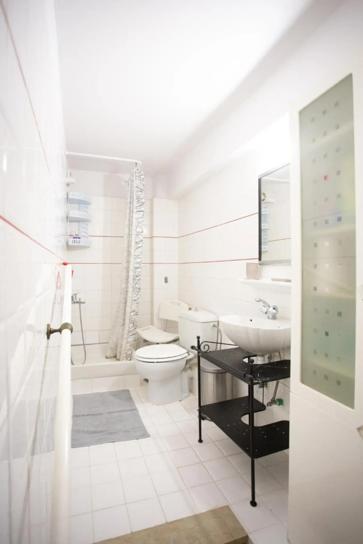 Traditional Apartment part of a Detached Villa on a luxurious Hill of Thessaloniki PANORAMA with a private garden with trees ,also available for Family and other gatherings and Kid's parties - under 13 , for less than 20 people alltogether