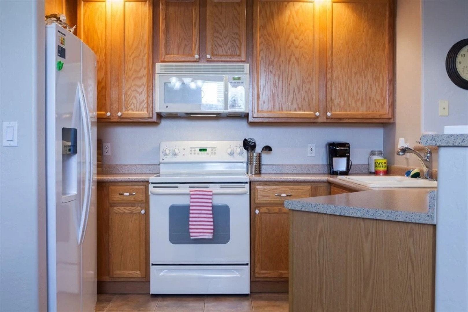 2BR Plus Ocotillo Townhome, Heated Pool, Spa, Gym