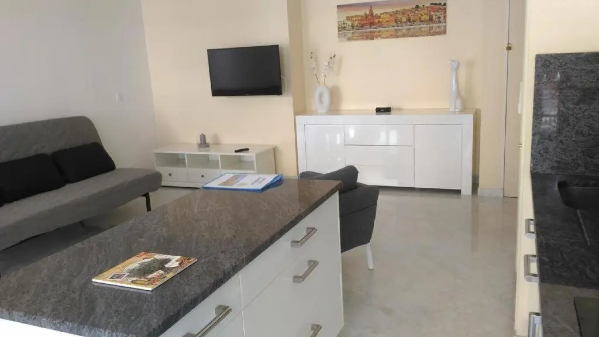 Le Victoria, 2p moderne, les pieds dans l'eau, Parking, Piscine