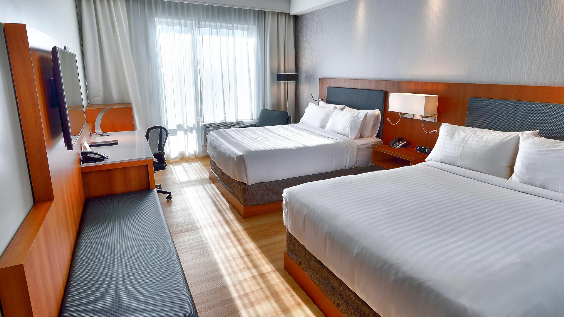 Holiday Inn Express & Suites Vaudreuil by IHG